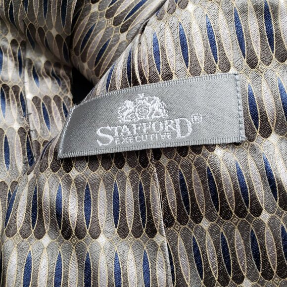 Stafford Executive Silk Tie Gray Blue Geometric USA Made 60" x 4" Mens Necktie - Picture 4 of 7